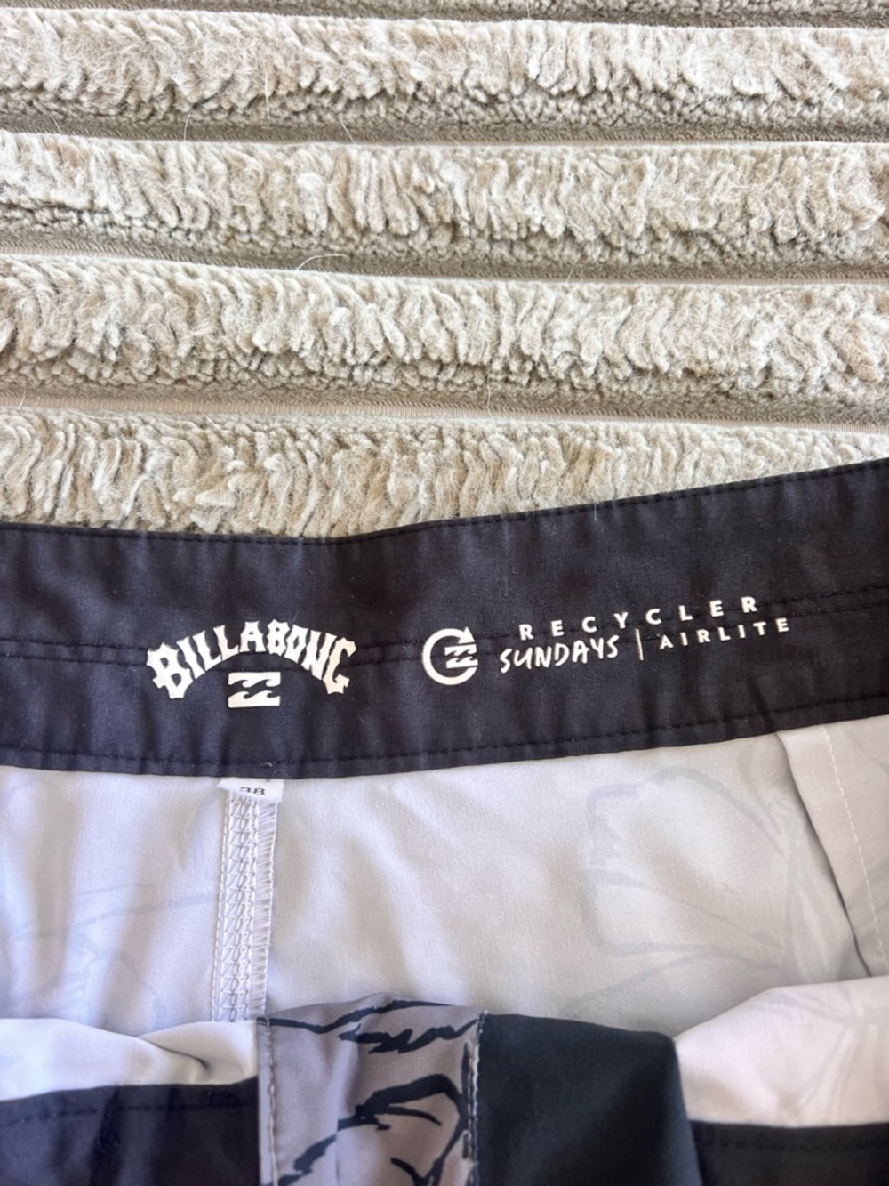 Billabong Men's Swim Trunks- Size 38 - Picture 4 of 8